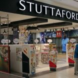 Shoppers are seen outside the South African department store Stuttafords with empty shelves, at a shopping mall in Sandton, Johannesburg, South Africa July 27, 2017. REUTERS/Siphiwe Sibeko