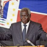 epa04452129 Afonso Dhlakama, leader of Renamo, talks to the journalists during a press conference about the Mozambican post-electoral situation, Maputo, Mozambique, 18 October 2014. Renamo said two days earlier it rejected the election results, sparking concern that it might resume its two-year, low-level insurgency that ended with a peace deal in August.  EPA/ANTONIO SILVA