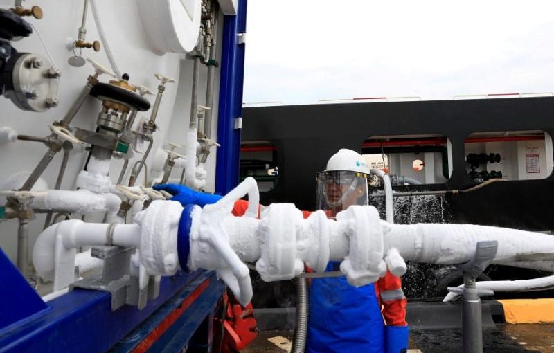 FILE PHOTO: LNG is transferred from an on-shore ISO tank onto a vessel in Singapore May 2, 2017   REUTERS/Mark Tay/File Photo