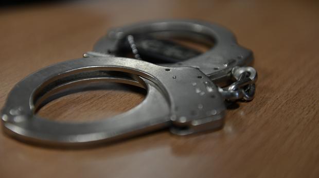 handcuff,ind