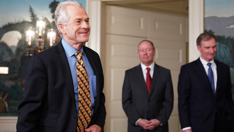 Director of Trade and Industrial Policy Peter Navarro arrives before US President Donald Trump signed trade sanctions against China on March 22, 2018 in the Roosevelt Room of the White House on March 22, 2018. / AFP PHOTO / Mandel NGAN