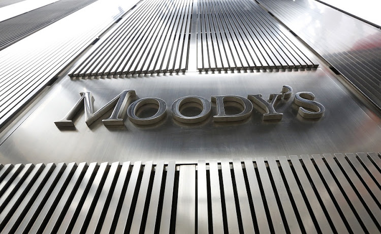 A Moody's sign is displayed on 7 World Trade Center, the company's corporate headquarters in New York, February 6, 2013. REUTERS/Brendan McDermid (UNITED STATES - Tags: BUSINESS) - GM1E9270GKG01