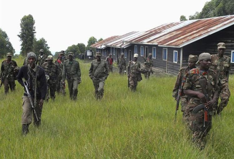 M23 rebels take position near the town of Mutaho, in eastern Democratic Republic of Congo May 27, 2013. REUTERS/Jonny Hog