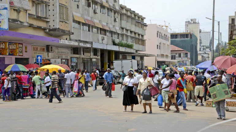Maputo.street.economy.usa_