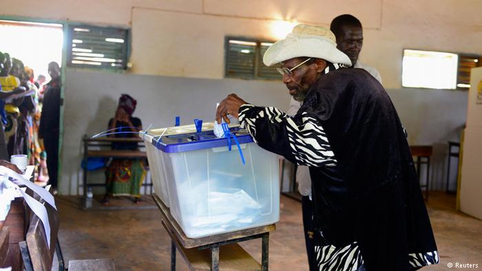 Elections.citizen.vote_.file2013.dw_