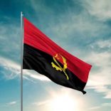 Mhoje_angolaflagwallpaper_photo_jpg-1