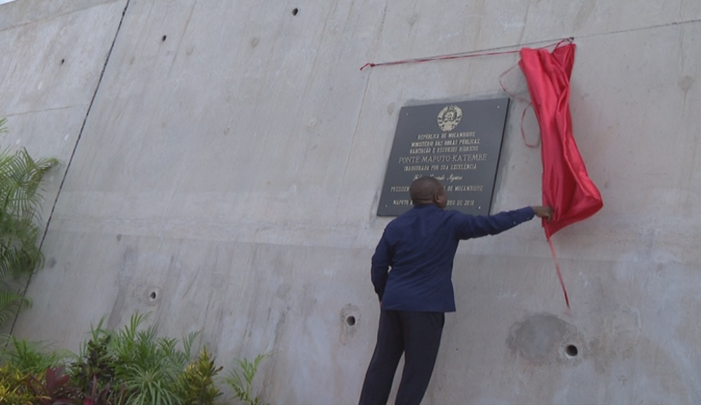 Nyussi_inaugura_ponte