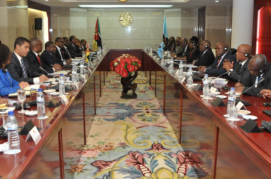 Presidencia.moz_.botswana