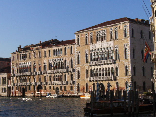 Cà_Foscari_and_Giustinian_palaces_from_San_Toma
