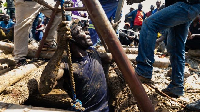 Trapped-miners-660x371
