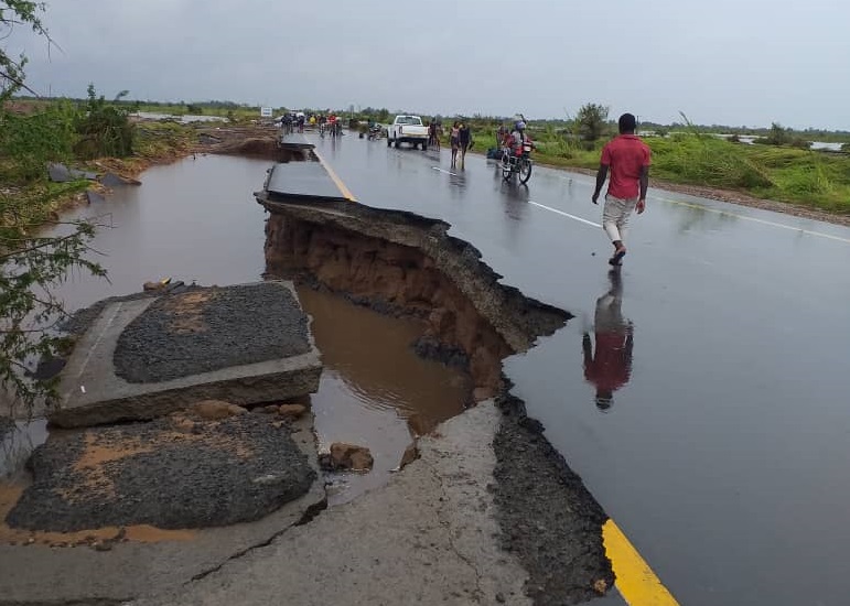 Roaddamage.electricity.beira_.tt_