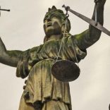 Justicee.dw_-825x510