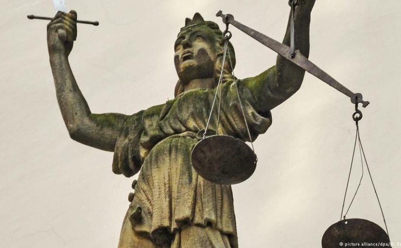 Justicee.dw_-825x510