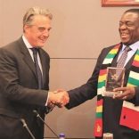Internationalq-Air-Transport-Association-IATA-director-general-Alexandre-de-Juniac-and-Mnangagwa