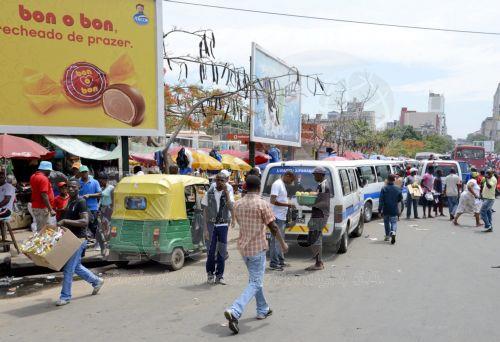 Mozambique.economy.street.lusa_-1