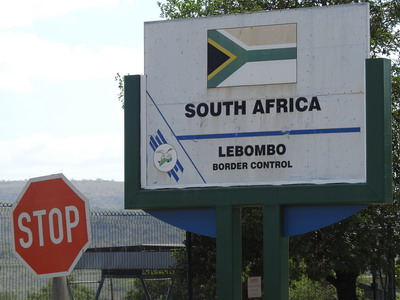 Lebombo_border_post_400x300_Guy_Martin