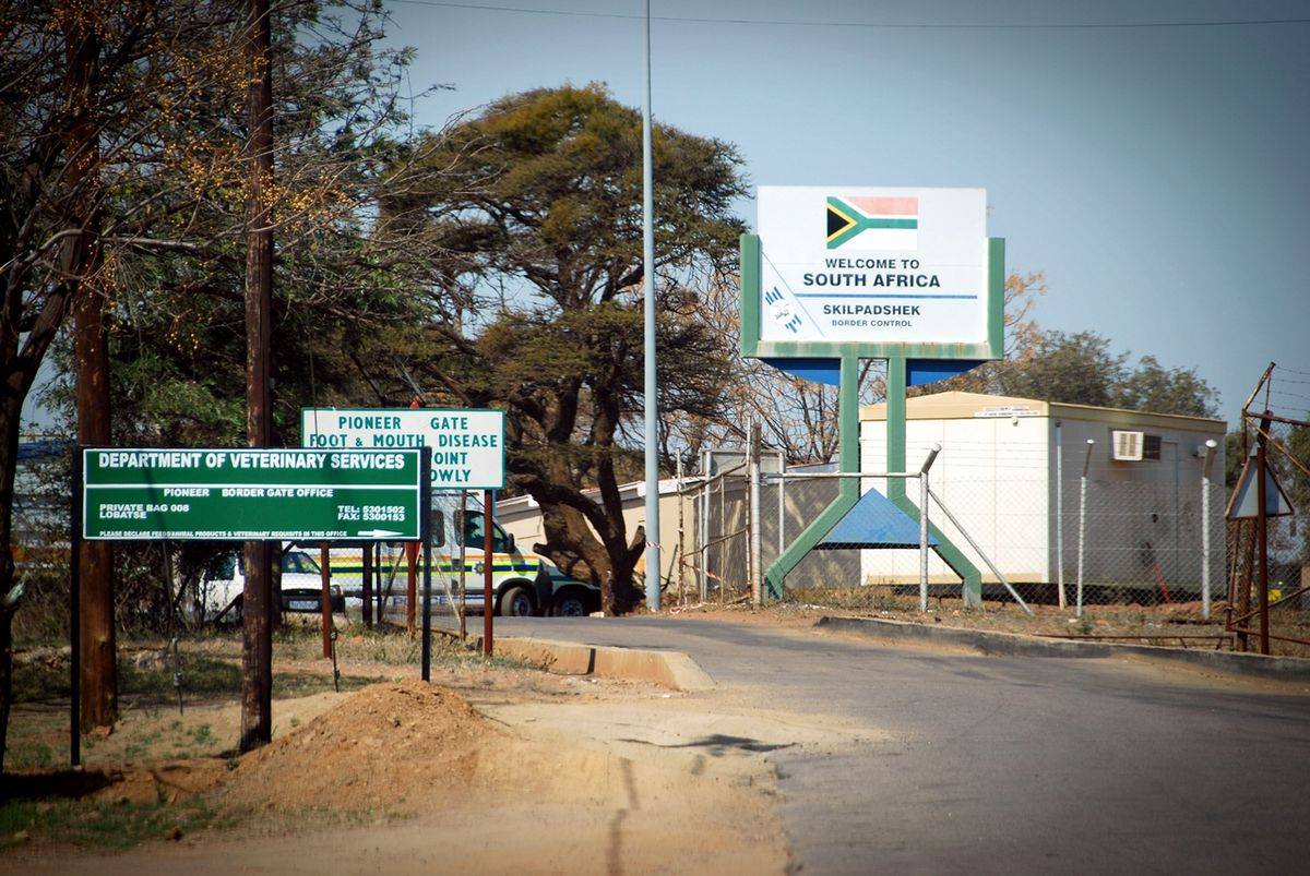 botswana-and-south-africa-border-gates-resume-service-club-of-mozambique