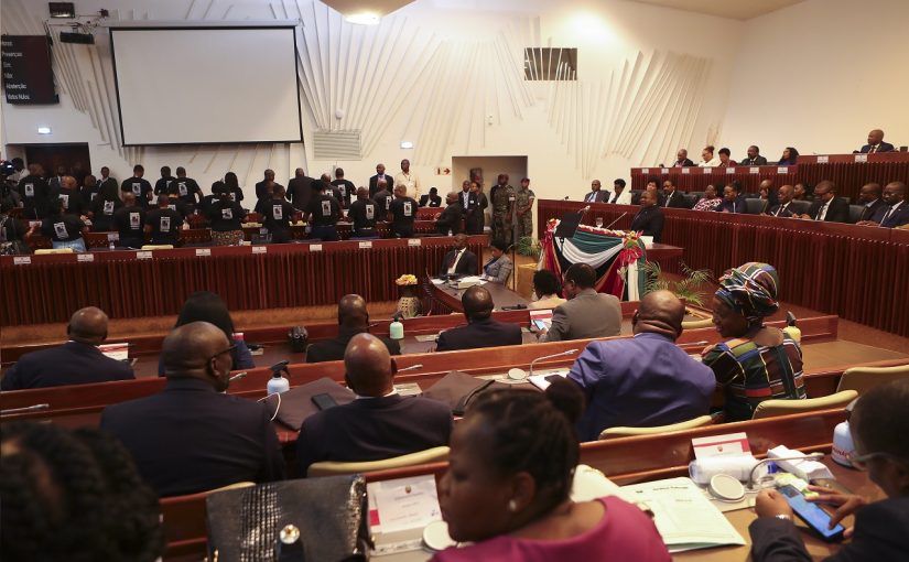 Renamoparlll.lusa_-1