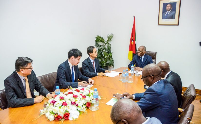 Primeiro-ministro-mocambicano-Adriano-Maleiane-recebe-em-audiencia-Vice-Ministro-de-Departamento-Internacional-do-Partido-Comunista-da-China-Li-Ming-Xiang-