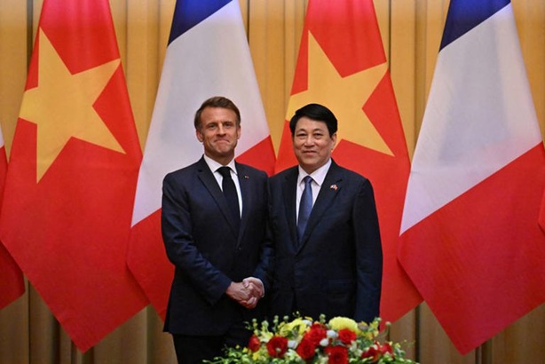 Macronr.r