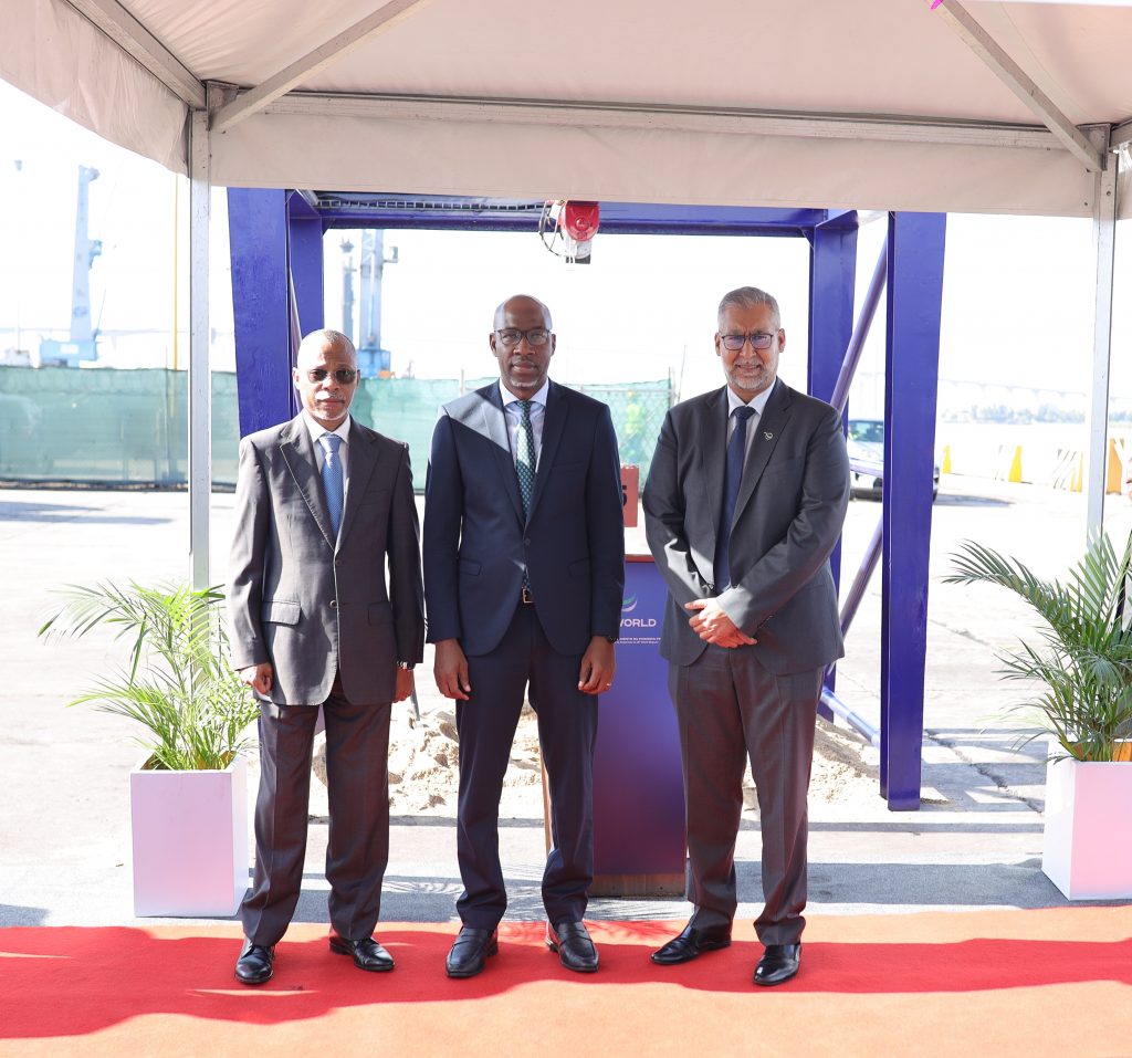 Presidentandceompdcosoriolucashonorableministeroftransportandlogisticsjoatildeomatlombeandceoandmddpworldsub-saharanafricamohammedakoojee-1