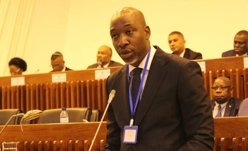 Ministermatlombe.file_.parlamento