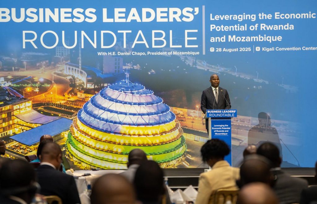 Presidente-da-Republica-participa-na-Mesa-Redonda-de-Negocios-com-empresarios-do-Ruanda-e-de-Mocambique-1