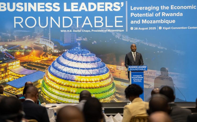 Presidente-da-Republica-participa-na-Mesa-Redonda-de-Negocios-com-empresarios-do-Ruanda-e-de-Mocambique-1
