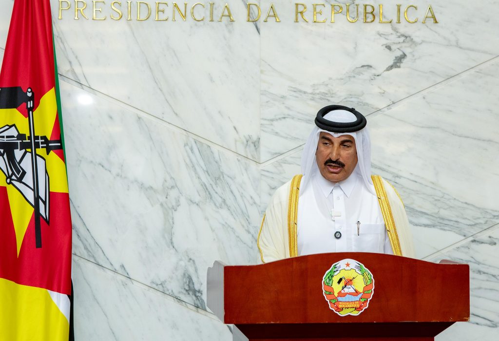 Sheikh-Mansour-Bin-Jabor-Bin-Jassim-Al-Thani-em-declaracos-a-imprensa-apos-assinatura-do-acordo