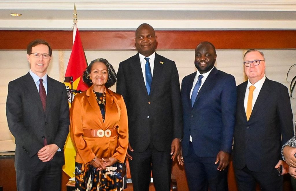 Presidente-Chapo-reune-se-com-a-Presidente-e-CEO-do-Corporate-Council-on-Africa-CCA-3