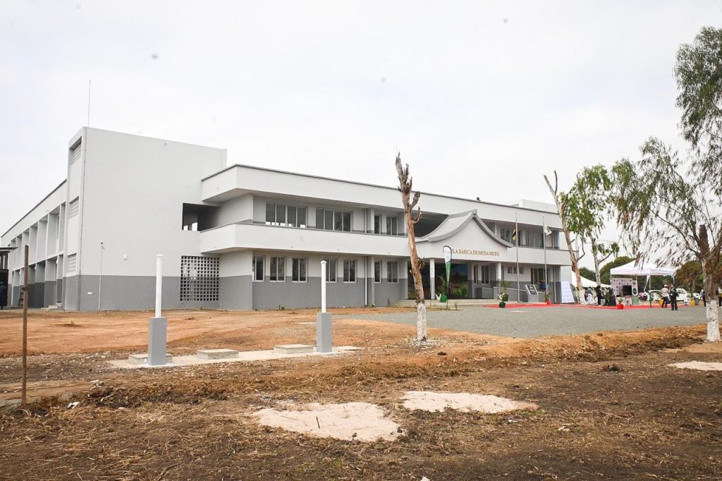 Presidente-da-Republica-durante-a-inauguracao-de-10-escolas-erguidas-no-ambito-da-reconstrucao-pos-ciclone-Idai-na-provincia-de-Sofala-1