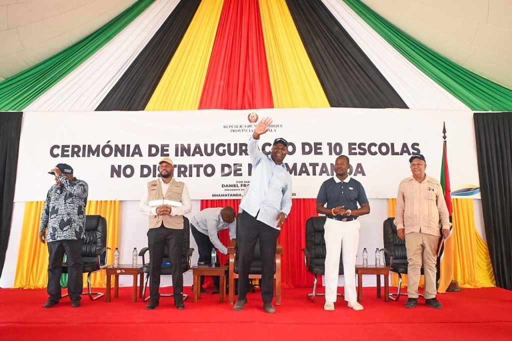 Presidente-da-Republica-durante-a-inauguracao-de-10-escolas-erguidas-no-ambito-da-reconstrucao-pos-ciclone-Idai-na-provincia-de-Sofala-5