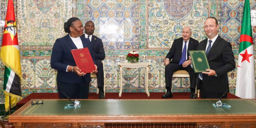 Presidentes-de-Mocambique-e-da-Argelia-lideram-as-conversacoes-bilaterais-entre-os-governos-dos-dois-paises-1-1
