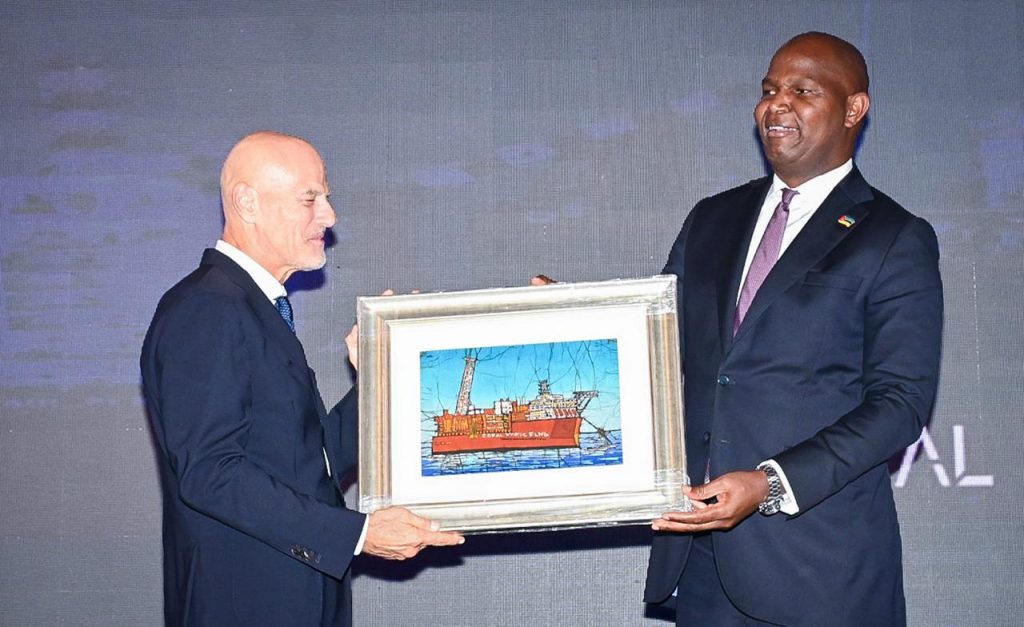 Presidente-da-Republica-participa-na-Cerimonia-do-Anuncio-da-Aprovacao-da-Decisao-Final-de-Investimento-do-Projecto-Coral-Norte-FLNG-da-Bacia-do-Rovuma-provincia-de-Cabo-Delgado-3