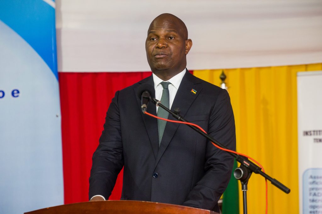 Presidente-da-Republica-dirige-a-Cerimonia-de-Encerramento-de-Cursos-do-Ano-Lectivo-2025-do-Instituto-Superior-de-Estudos-de-Defesa-ISEDEF-5