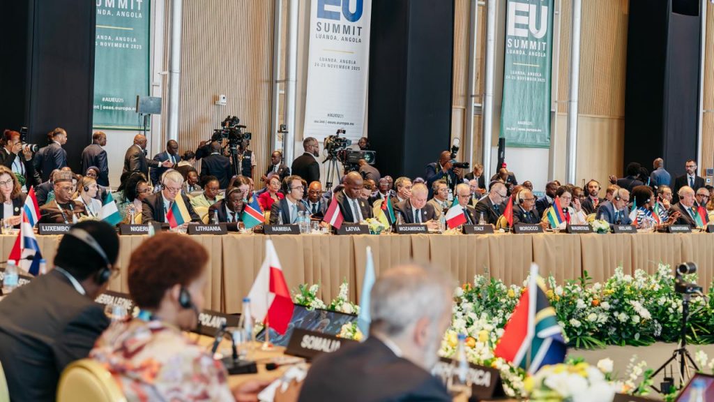 Presidente-da-Republica-discursa-na-sessão-tematica-da-Segunda-Cimeira-Uniao-Africana-Uniao-Europeia-UA-UE-em-Luanda-Angola-4